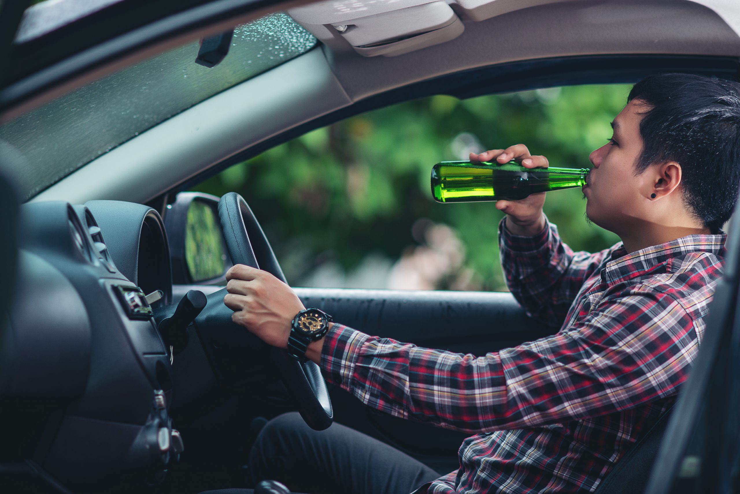 DUI lawyer explaining defense strategies for dismissing DUI charges in Los Angeles