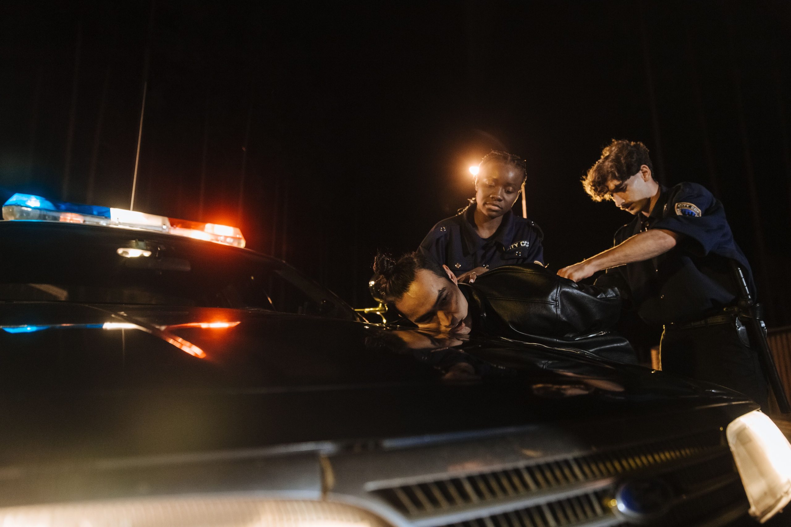 Los Angeles police officer conducting a traffic stop, illustrating reasonable suspicion vs probable cause in California.